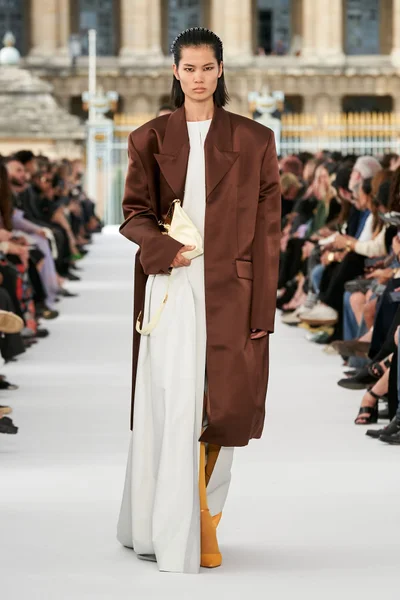 Look 24
